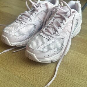 New Balance 530 Soft Pink Mesh Sneakers (never worn)